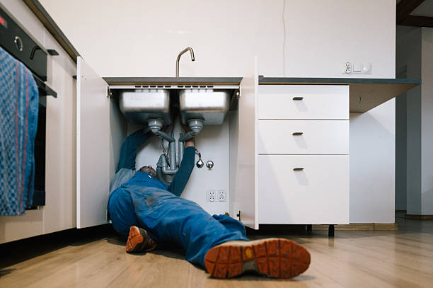 Professional Emergency Plumber technician working in Cave Spring, VA